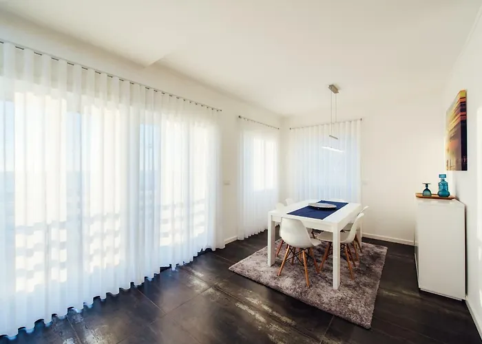 Апартаменты T4 Luis Назаре